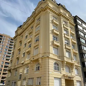 https://uniek-appartement-op-de-zeedijk-met-parking.ostend-hotel.net